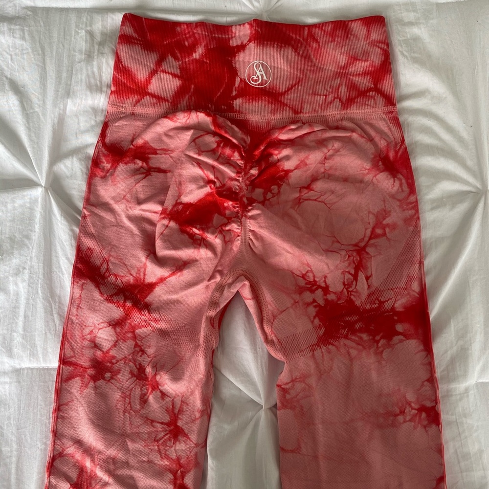 Allure by Ana coral tie dye butt scrunch leggings